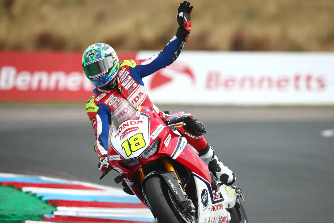 andrew irwin race1 thruxton 2019