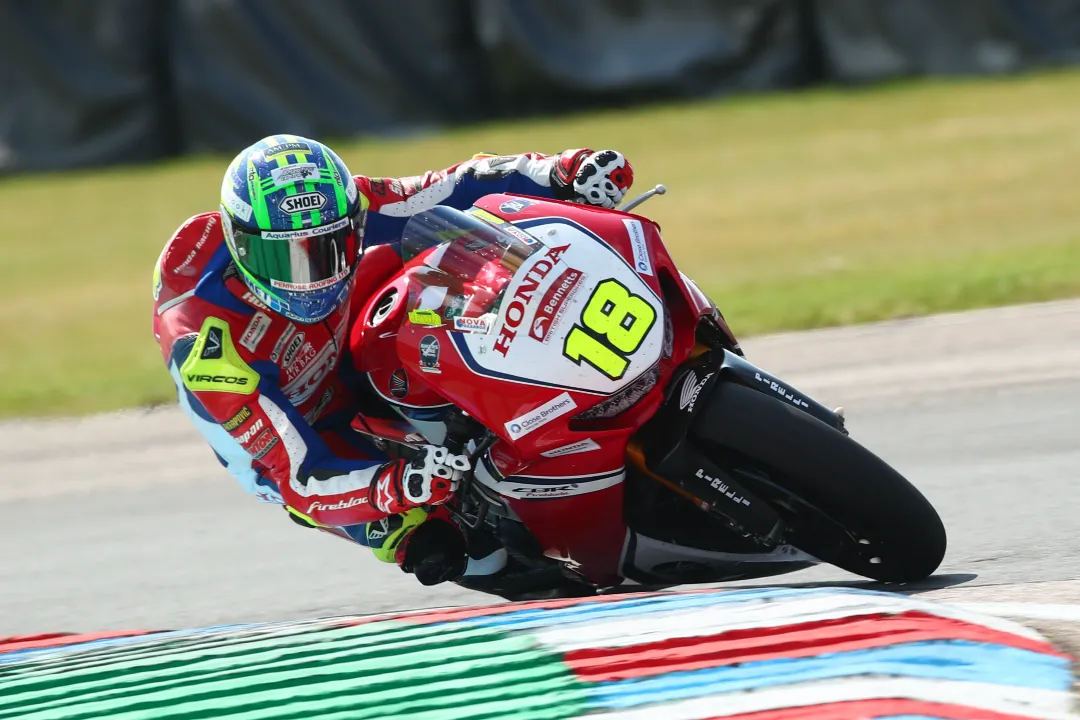 andrew irwin thruxton race1
