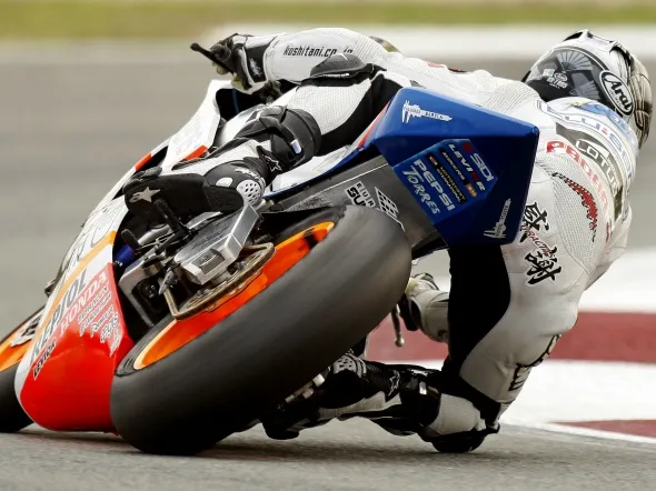 aoyama blusens moto2 cev