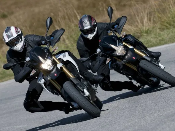 aprilia dorsoduro 1200 2