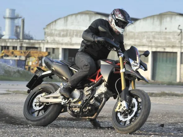 aprilia dorsoduro 750