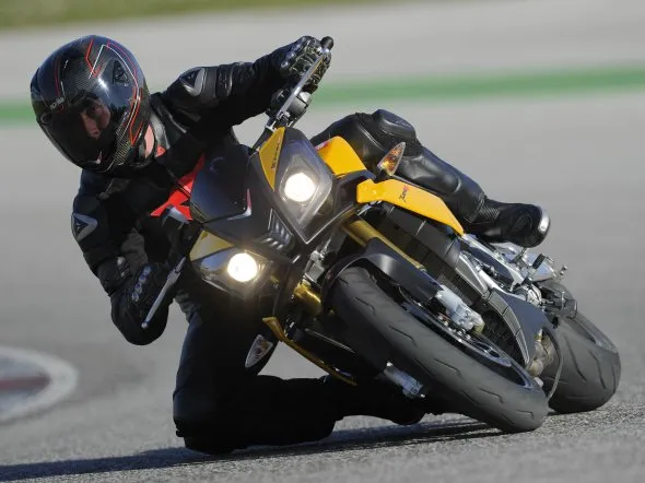 aprilia tuono v4r sunlit yellow 2