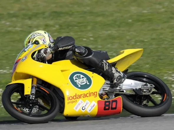 armando pontone win challenge moto3