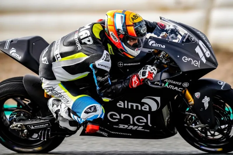 ax25569 e1544800613502