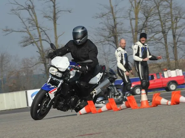 bmw motorrad academy 2