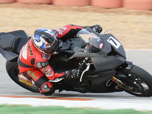 bmw s1000rr test idm superbike daemen