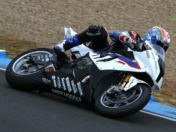 bmw test easterncreek day2 2