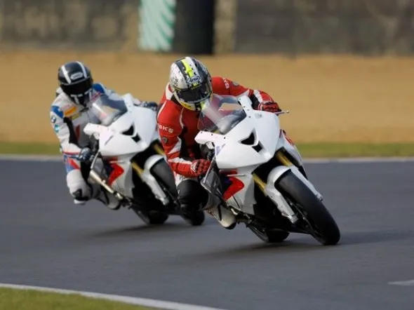 bmw uk test brandshatch bsb
