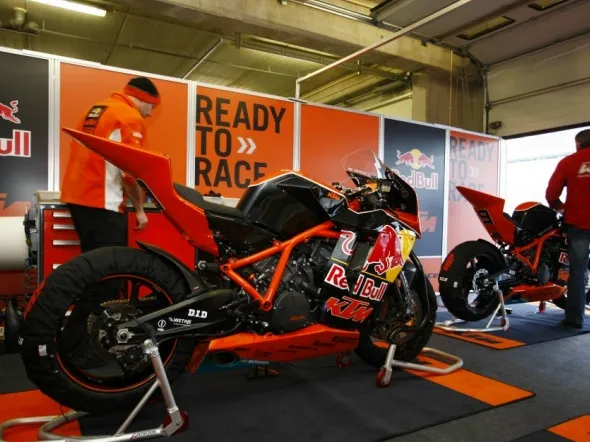 box ktm superbike