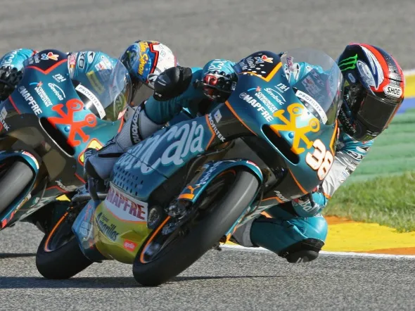 bradley smith leading valencia gp