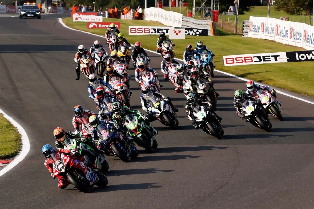 britishsuperbike oultonpark start 2020