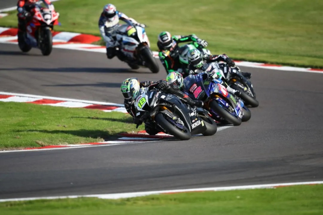 bsb british superbike action oultonpark2020