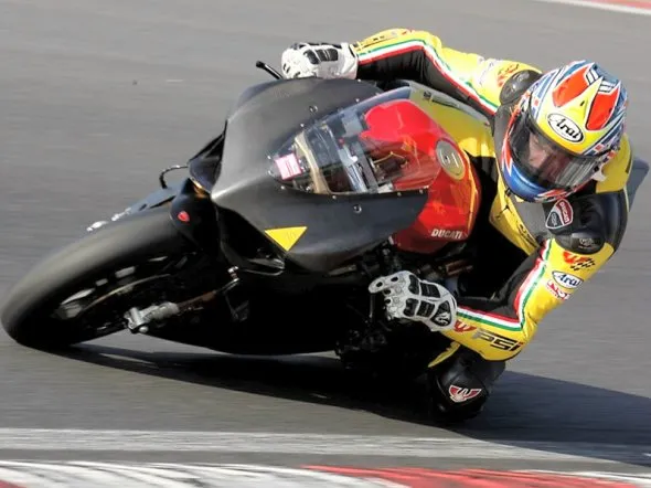 bsb ducati 1199 test brands hatch 2