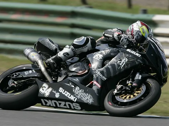 bsb relentless suzuki bike