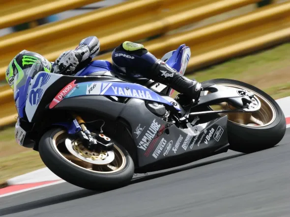 cal crutchlow kyalami supersport action 2009