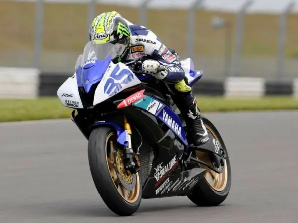 cal crutchlow supersport pole donington park