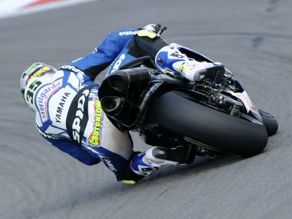 cal crutchlow yamaha wsb previewimola
