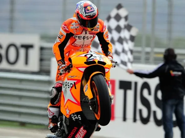 casey stoner aragon 2011 race 1