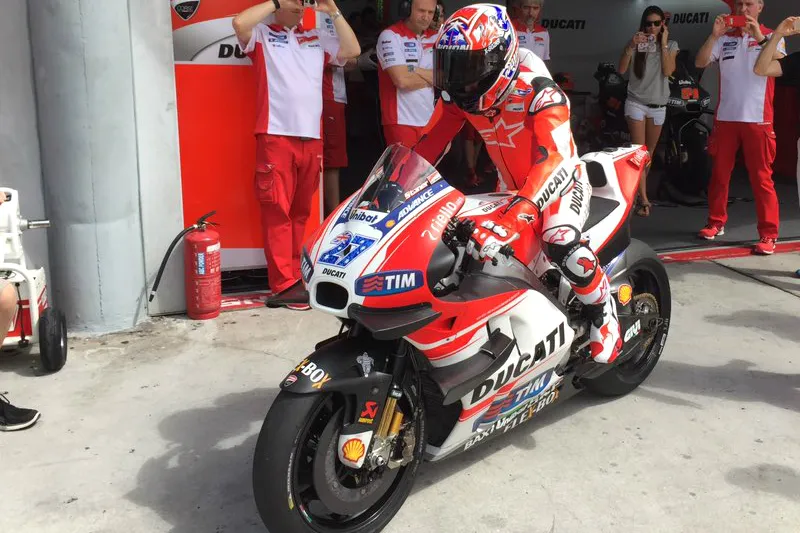casey stoner ducati desmosedici gp15 motogp sepang test1