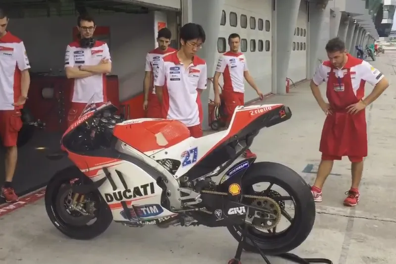 casey stoner ducati desmosedici gp15 sepang