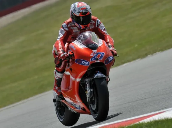 casey stoner motogp silverstone gara