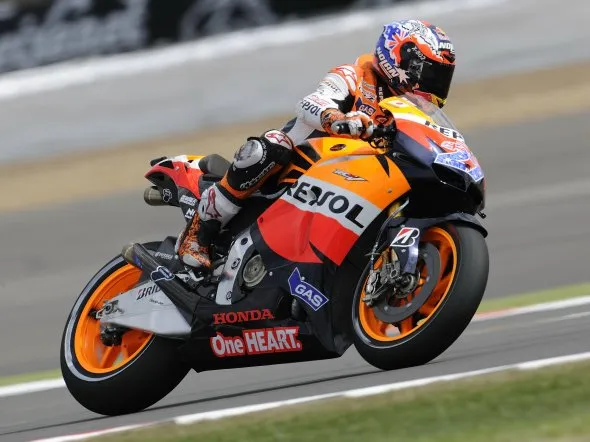 casey stoner pole silverstone 2011
