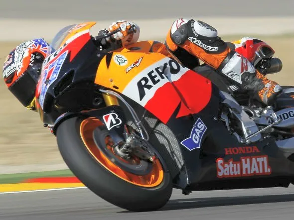 casey stoner pole valencia 2011 3