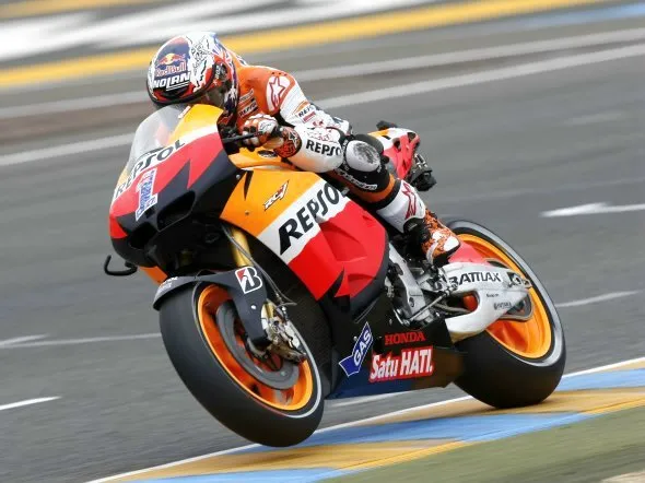 casey stoner race lemans bugatti 2012