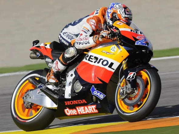 casey stoner race valencia 2011