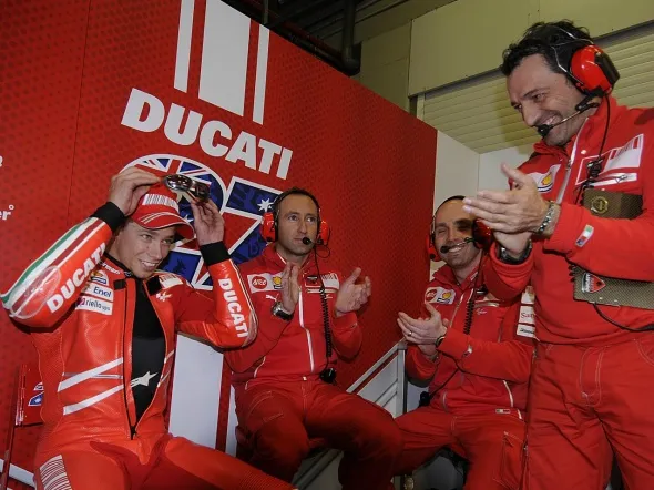 casey stoner win bmw award