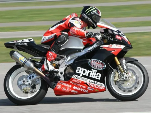 chaz davies aprilia rsv1000r ama