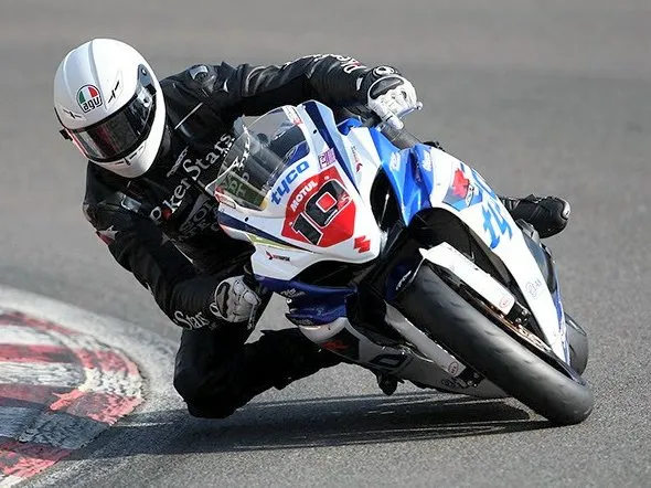 conor cummins tyco suzuki test brandshatch