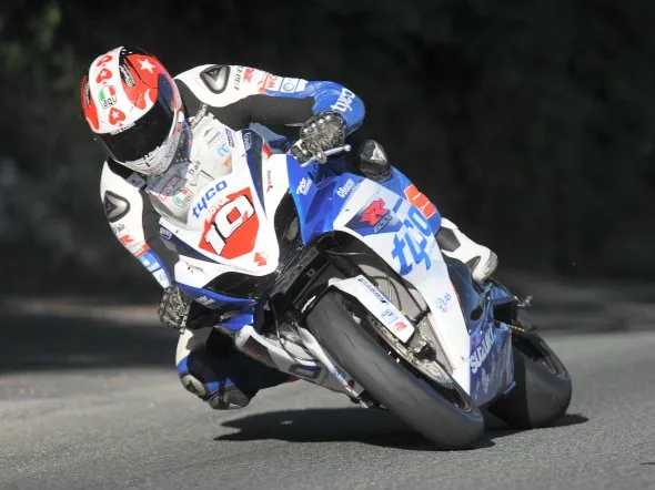 conor cummins tyco suzuki tt superstock