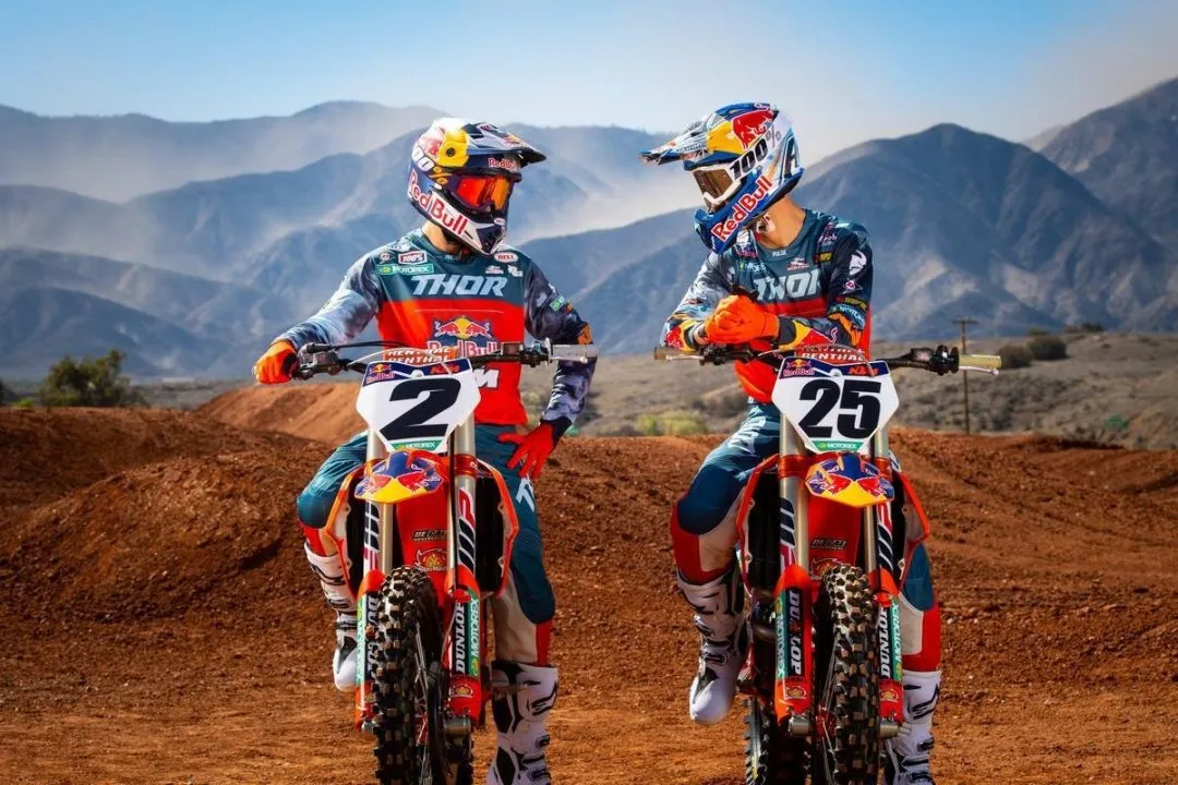 cooper webb and marvin musquin ktm factory racing supercross team photo e1553296125947