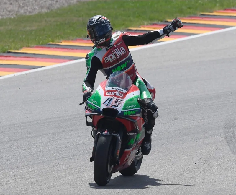 cover aprilia 3 e1531665684383