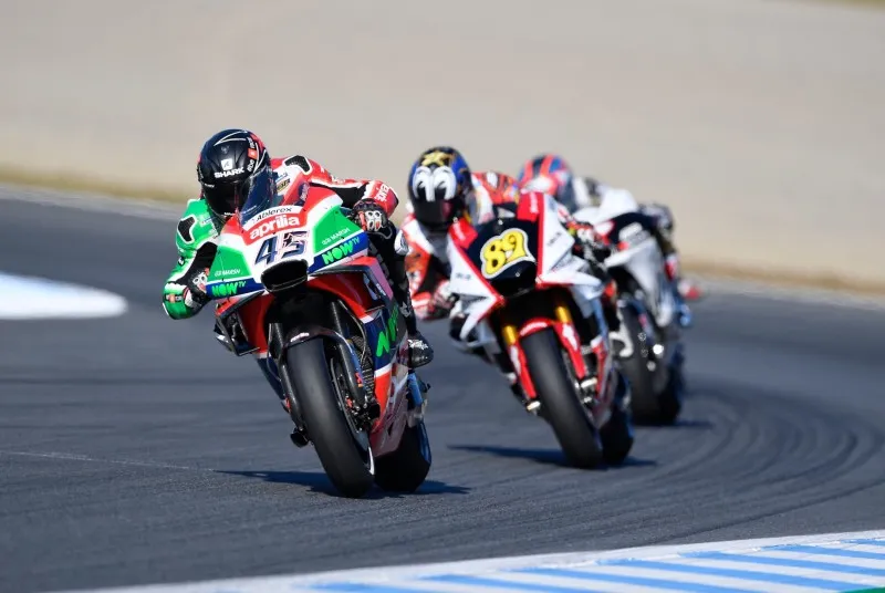 cover aprilia 4 e1540110216419