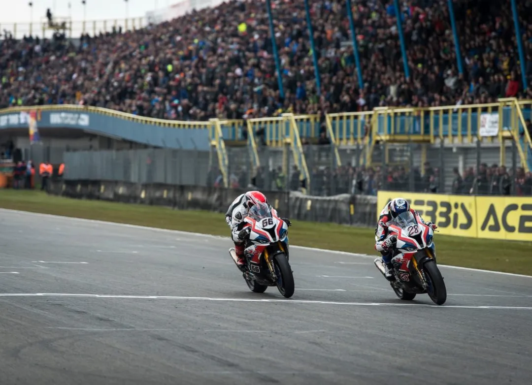 cover bmw e1557394204319