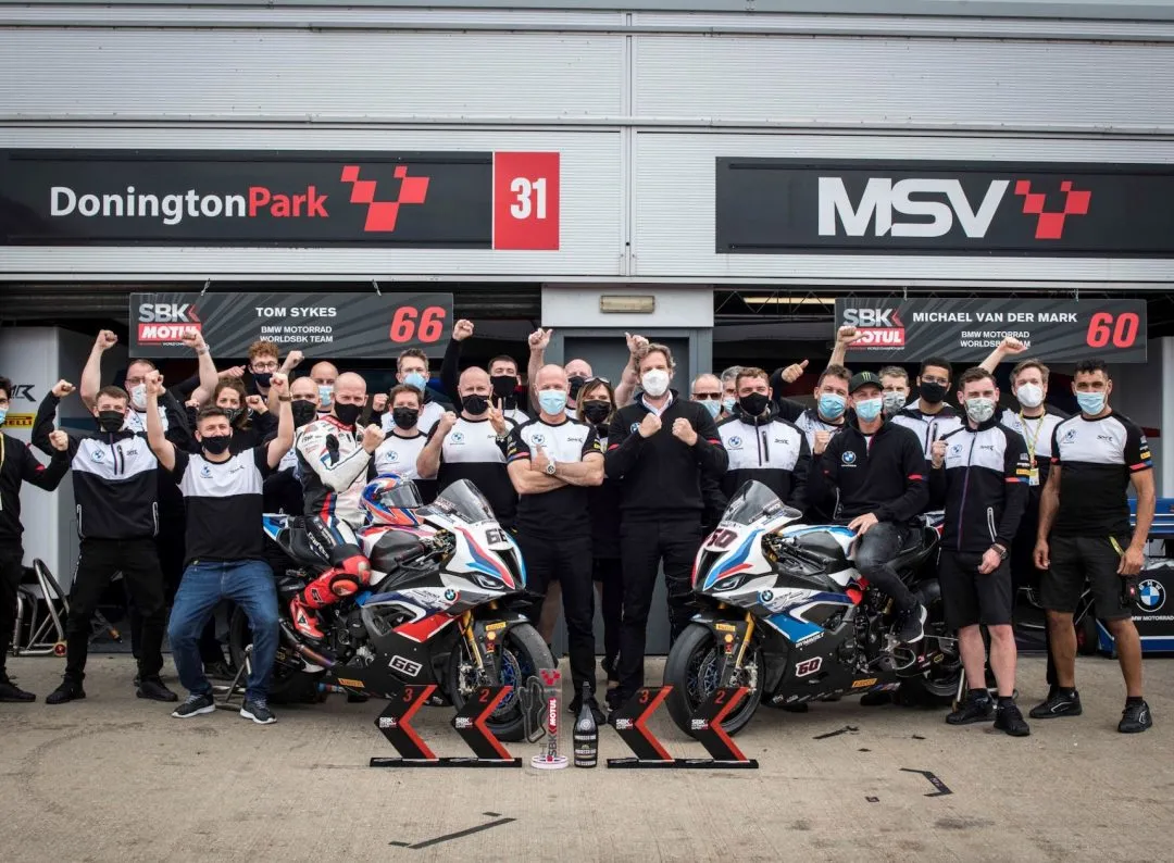 cover bmw e1625756537289