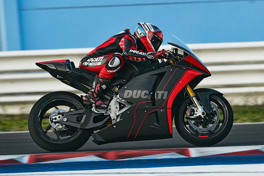 cover ducati v21l e1643281228723