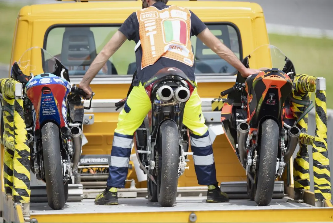 cover moto e1622448535810