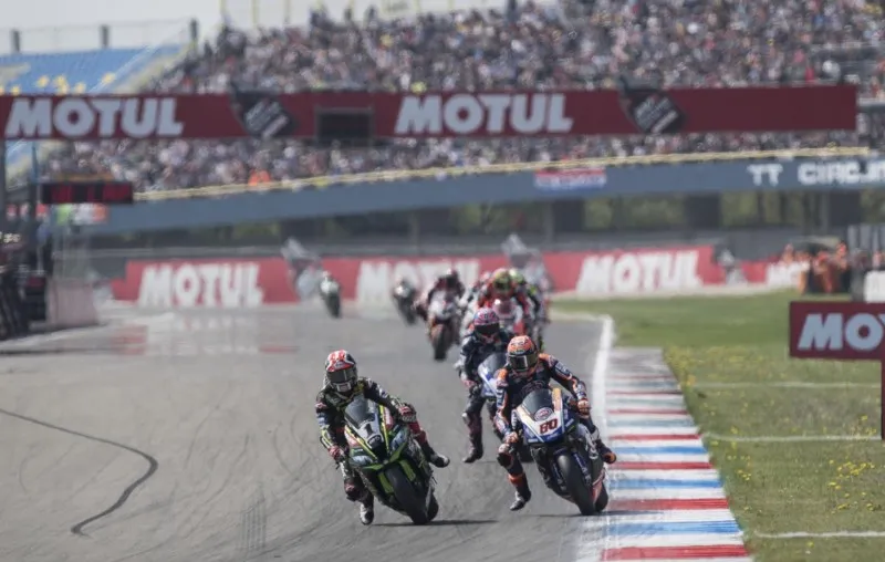 cover superbike e1524489097319