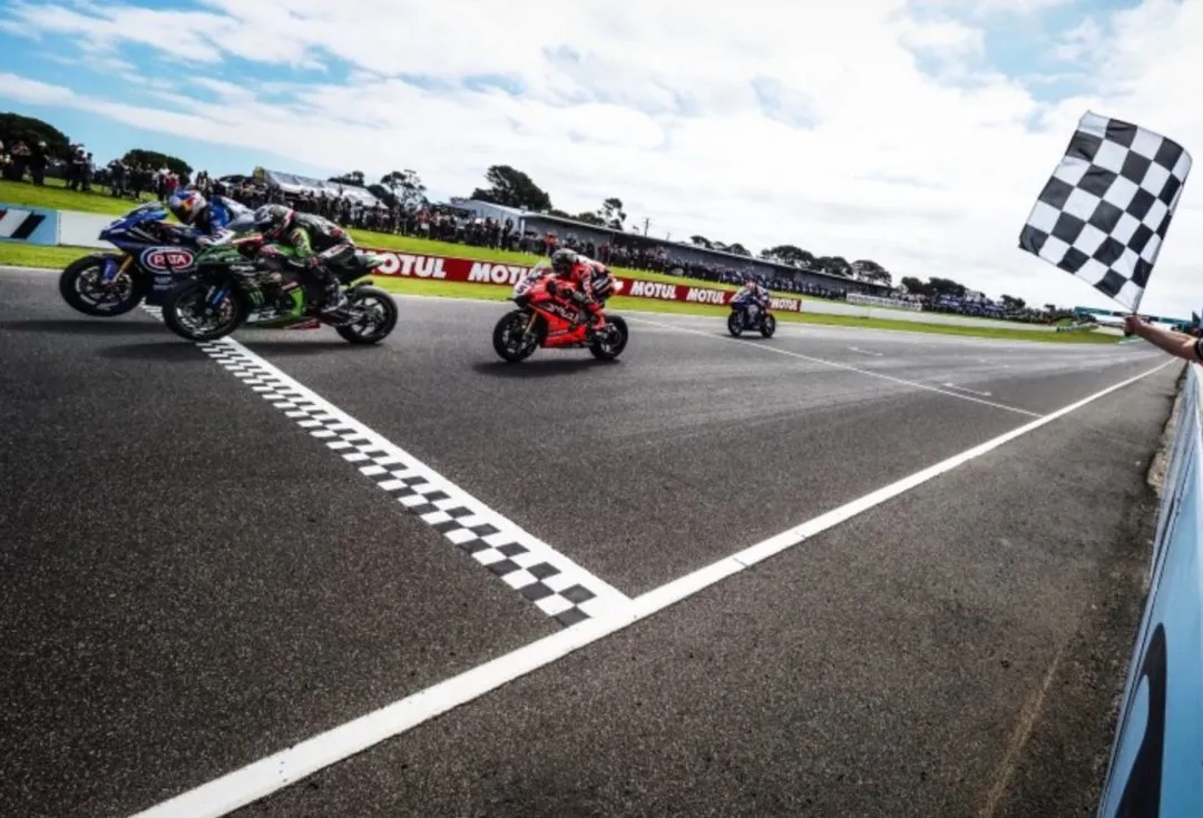 cover superbike e1583920907927