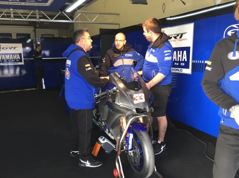 cover yamaha e1543224512473