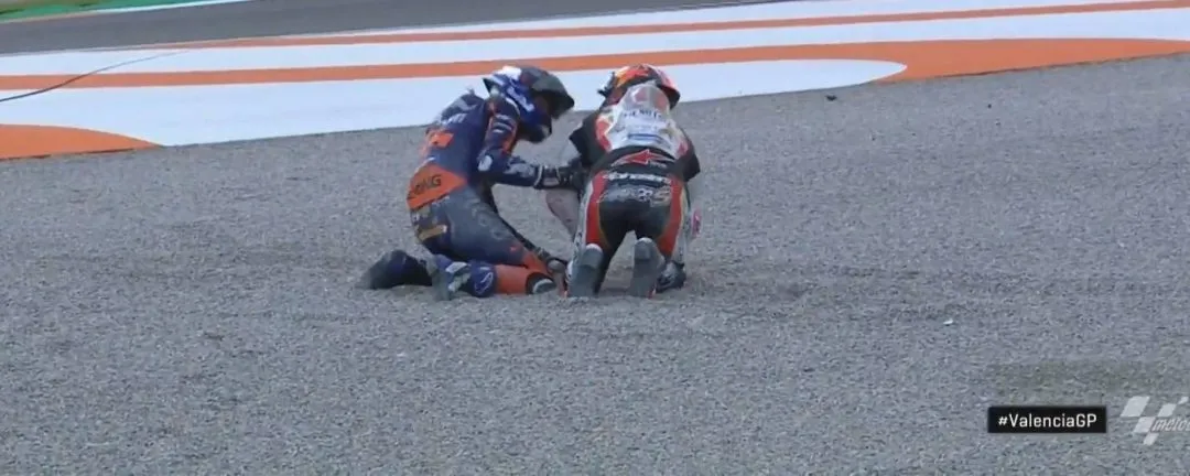 crash zarco lecuona valencia e1574064440284