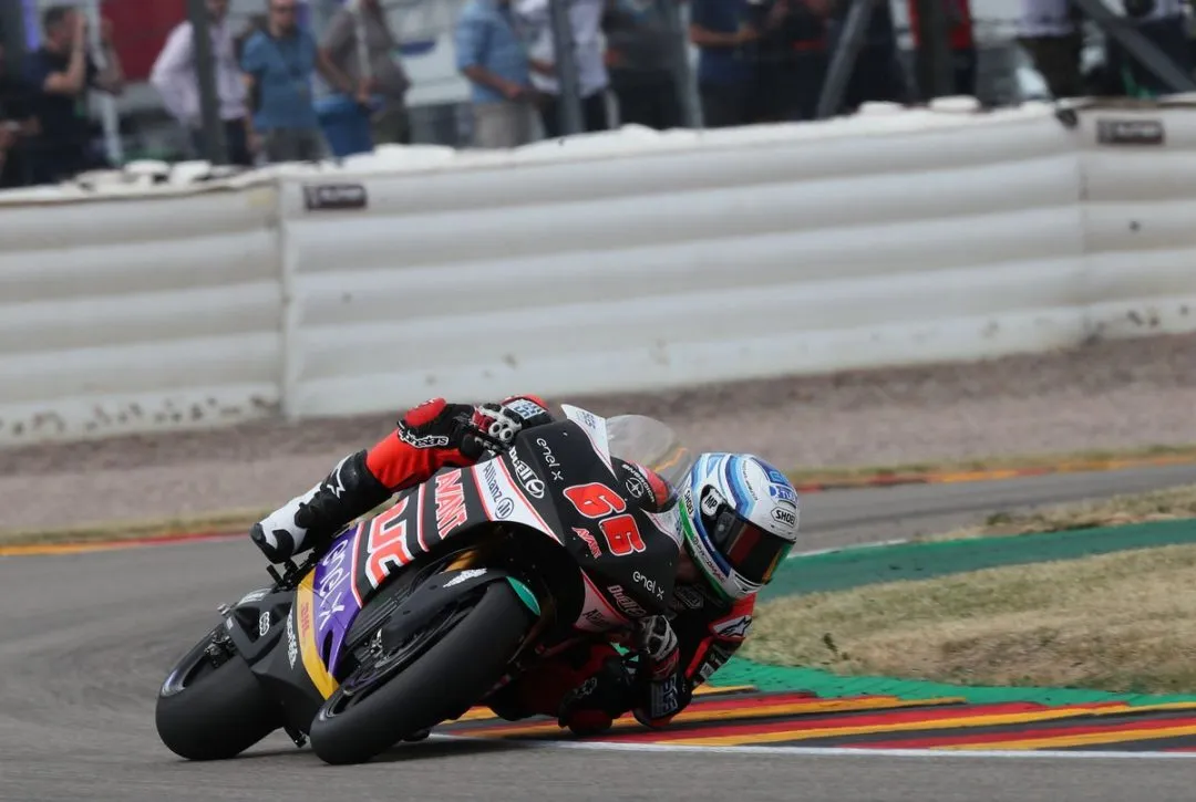 d uv4g x4aemslc e1562424105636