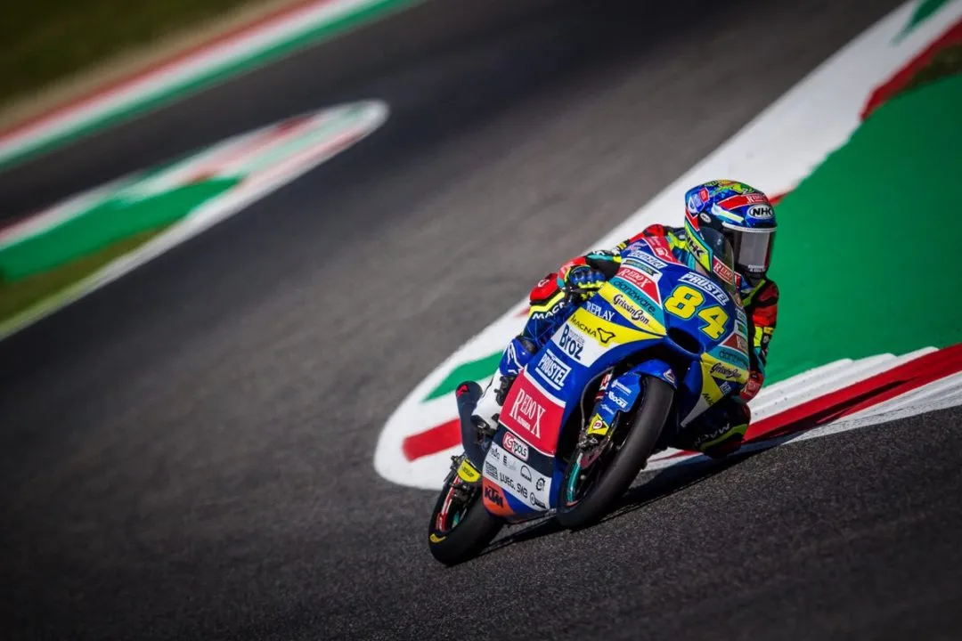 d8fdzguxuaa6sji e1561723467197