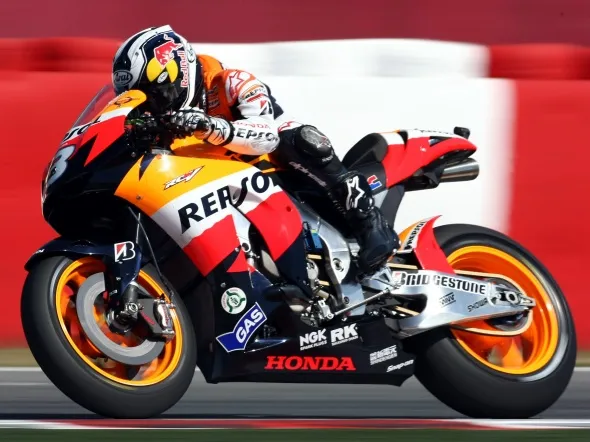 dani pedrosa racing barcellona 2009 motogp