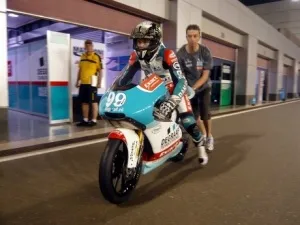 danny webb pit box losail test 2009