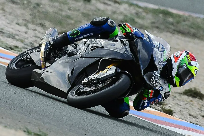 davide giugliano test bmw hp4 race carbon