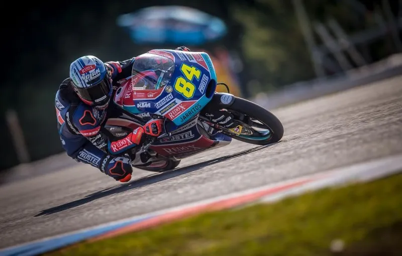 dlbugxtxoaesbyz e1535187106205